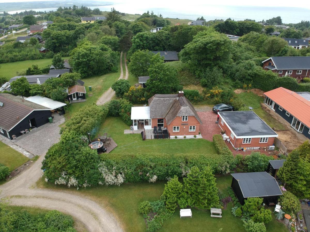 Thatched Holiday Home In Struer, Jutland With A View Ngoại thất bức ảnh